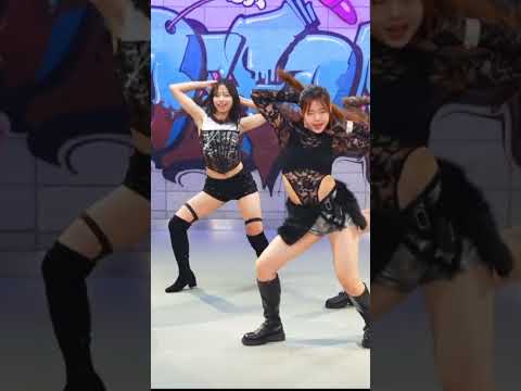 #데프 <strong>에게</strong> 끝도없이 빠져들어 3 2 1 #KISSOFLIFE #JULIE #YENA #최예나 #Who_is_she #Who_is_she_Challenge #Shorts