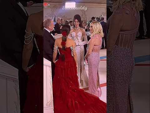 Salma Hayek &amp; Her Husbans Spotted With <strong>Anne</strong> Hathaway &amp; Donatella Versace
