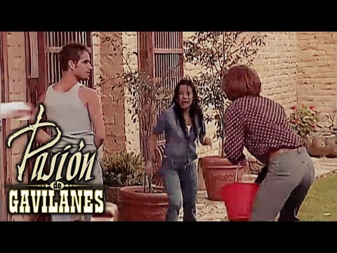 Pasion de Gavilanes - Leandro y Jimena dejan a Franco mojado