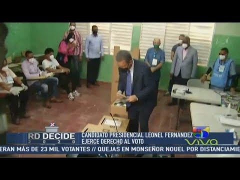 Leonel Fernández ejerce su derecho al voto  - RD Decide 2020