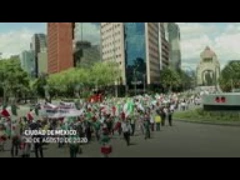 Miles protestan contra presidente en la Ciudad de México