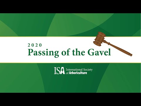Continuing the Tradition: ISA’s Annual Passing of the Gavel