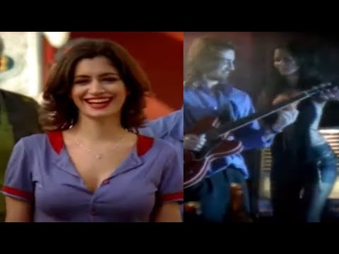 Carla Conte y Karina Jelinek en el videoclip de Memphis La Blusera-Irresponsable (2001)