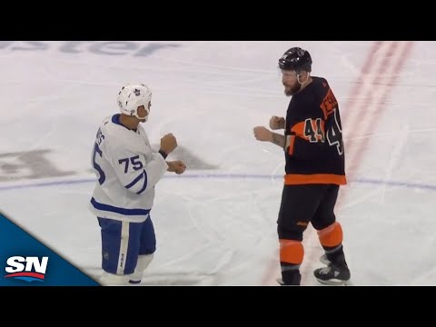 Ryan Reaves And Nicolas Deslauriers Drop Their Gloves And Put On A Show At Centre-Ice