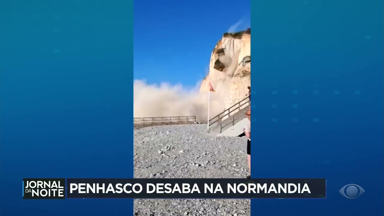 Parte de penhasco desaba em praia na França