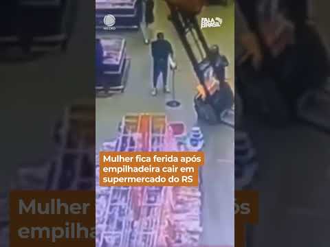 Mulher fica ferida após empilhadeira cair em supermercado de Canoas (RS) #Shorts #FalaBrasil