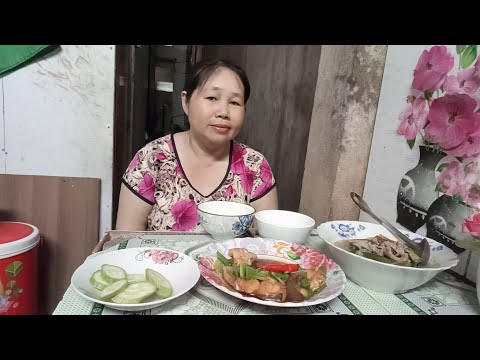 cá kho ăn kèm với dưa leo, rau củ thập cẩm xào thịt bò #monanmoingay#loanvlop8386