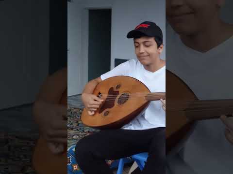 Ud ile farklı bir yorum ; MaşAllah, genç bir kardeşimiz Ud ile yakın tarihi harmanlıyor.. #ud #müzik