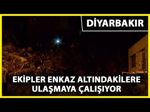 Diyarbakır'da Arama Kurtarma Ekipleri Enkaz Altında Kalanlara Ulaşmaya Çalışıyor