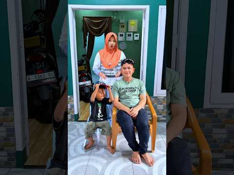 Ini topi ayah ini topi ajmal semua pake topi.