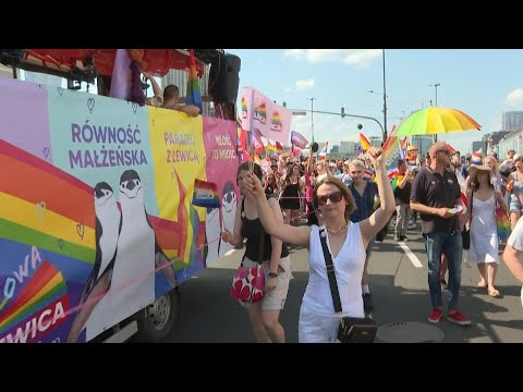 Pologne: plusieurs milliers de participants à la Pride de Varsovie | AFP