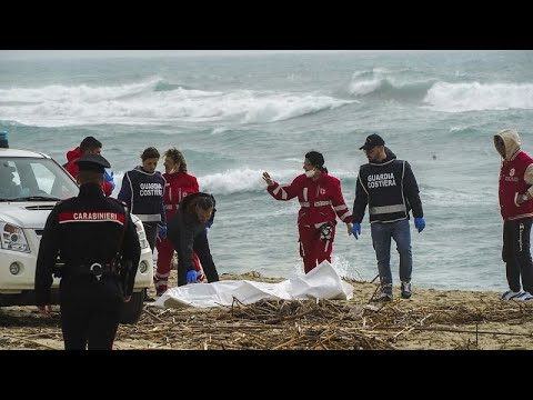 Al menos 59 migrantes han muerto en un naufragio en la costa sur de Italia