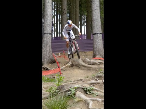 Tom Pidcock is flying in practice out here in Nové Město na Moravě 🇨🇿🔥