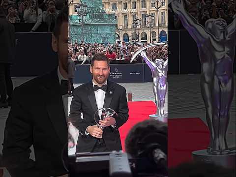 Lionel Messi Stunning With <strong>His</strong> Award <strong>At</strong> England Red Carpet