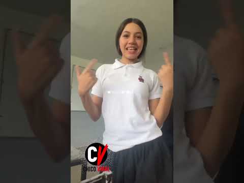 #shorts Ella baila con su uniforme y paraliza las redes sociales