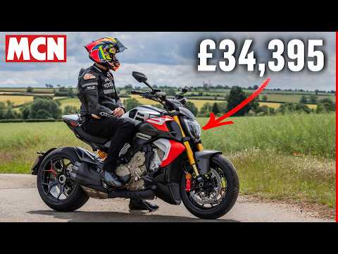 'Their fastest accelerating road bike ever' | Ducati Diavel V4 RS review | MCN