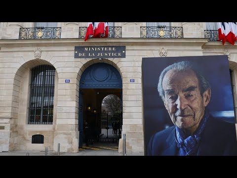 Hommage national : Emmanuel Macron demande l'entrée de Robert Badinter au Panthéon