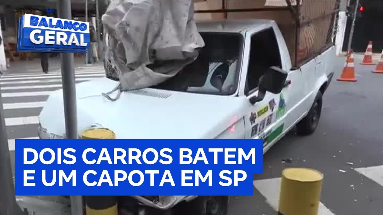 Dentro da Notícia Motorista foge após furar semáforo e bater em carro de coleta de recicláveis