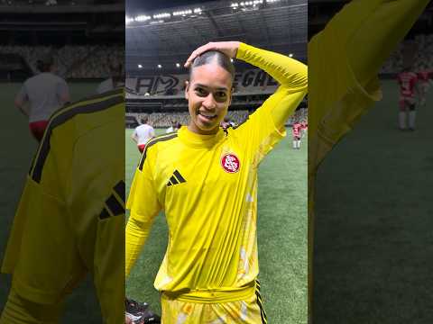 Mari Ribeiro celebra classificação das Gurias na Arena MRV #shorts