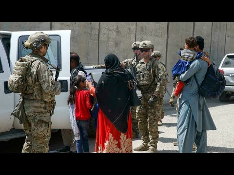Les interprètes afghans de l'armée française dans l'attente d'une évacuation • FRANCE 24