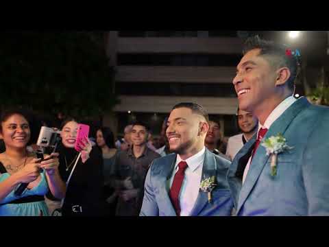Con ceremonias simbólicas, comunidad LGBT en Venezuela exige aprobación del matrimonio igualitario.