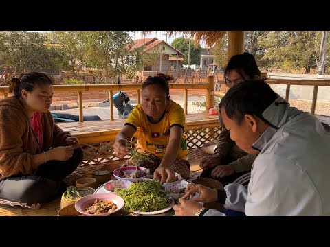 ป่นปูนากินกับผักสะเดาหวานแซบ