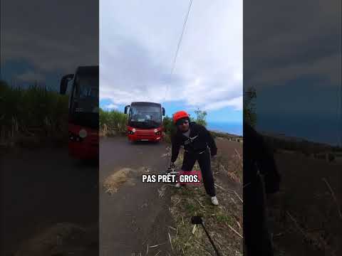 Mon pote se met un run de fou en freeboard 🥵🥵🥵 #skateboarding #freebord #snowboard #fail