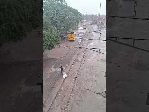 बक्सर स्टेशन पर रोड खराब है