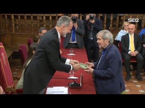 El rey Felipe VI entrega al poeta venezolano Rafael Cadenas el premio Cervantes