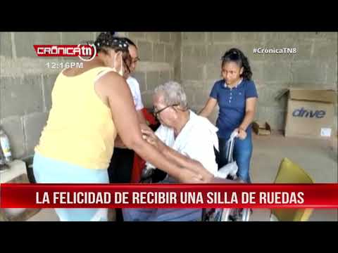 Granada: Gobierno entrega 14 sillas de rueda a personas de escasos recursos - Nicaragua