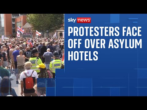 Pro and anti-migration protesters face off