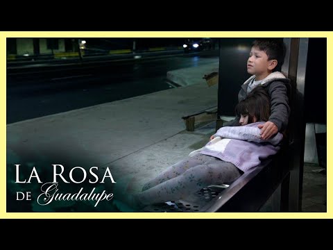 Ramón y Mariana esperan a su mamá en la parada del camión | La Rosa de Guadalupe 1/4 | En la para...