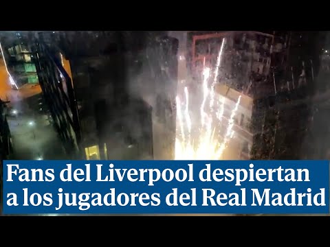 La afición del Liverpool despierta a los jugadores del Real Madrid con fuegos artificiales