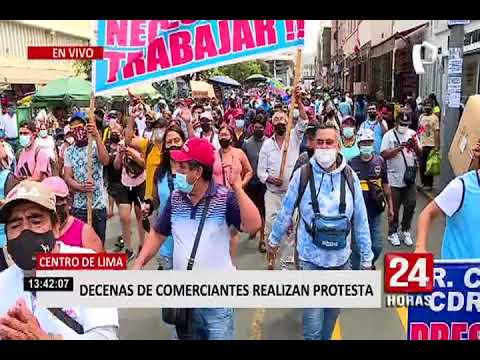 Decenas de comerciantes ambulantes realizan protesta en el Cercado de Lima