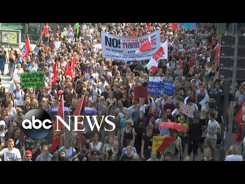 G-20 summit protestors clash with police