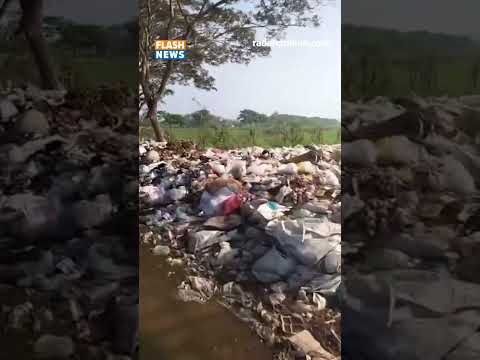 Sampah Menumpuk di Pinggir Jalan Indramayu