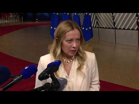 Meloni va via al termine del punto stampa con i cronisti a Bruxelles