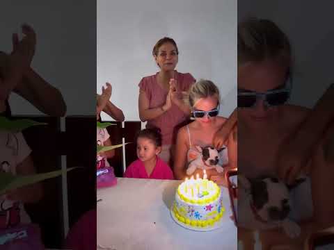 FABIOLA VELIZ SOPLANDO LA VELA