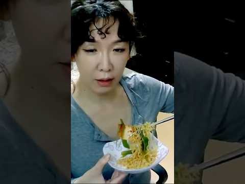 동네당구장 "<strong>라면먹고</strong> 당구치던시절"
