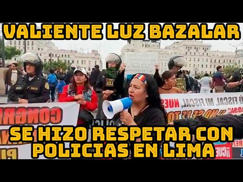 POLICIAS TRATO IMPEDIR QUE LUZ BAZALAR PROTESTE EN LA CAPITAL PERUANA CONTRA EL CONGRESO PERUANO..