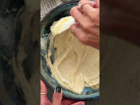 מעיין שטרודל עם מתכון שהוא האיזון המושלם בין ענני בצק שמרים במילוי ריקוטה קטיפתי מבית משק יעקבס