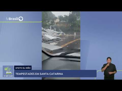 Chuvas causam morte de duas pessoas em Santa Catarina