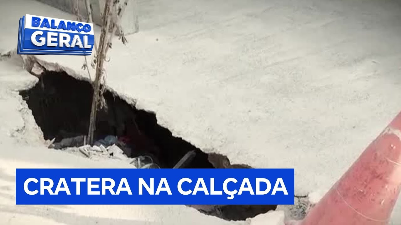 Balança Povão Cratera se abre debaixo de calçada e assusta moradores da Grande São Paulo