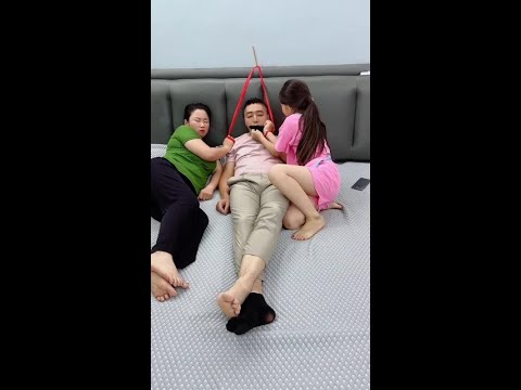 Dad always snores, mom's methods don't work, but my way works well. #Funny Daily Life of a Cute Kid