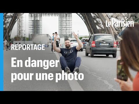 À Paris,  la folie des touristes au milieu de la route pour une photo avec la tour Eiffel