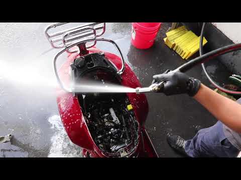 How to Clean a Vespa Engine