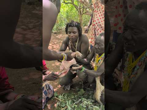 family lunch preparation 😋🍲😲😂 #africa #africanfood #animals