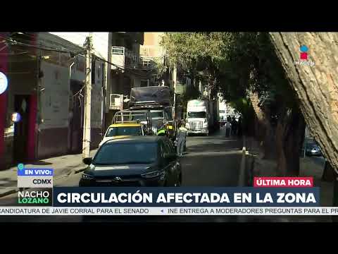 Tráiler se atora en bajo puente en Viaducto, CDMX