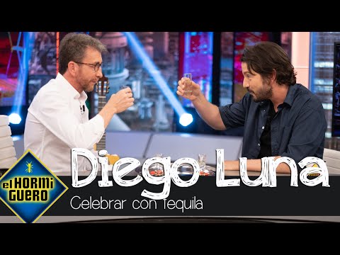 Pablo Motos y Diego Luna celebran su estancia bebiendo tequila - El Hormiguero