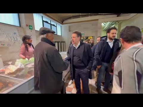 Conte ai commercianti del mercato di Cagliari e Quartu: "Noi non vi abbandoniamo come fa Meloni”